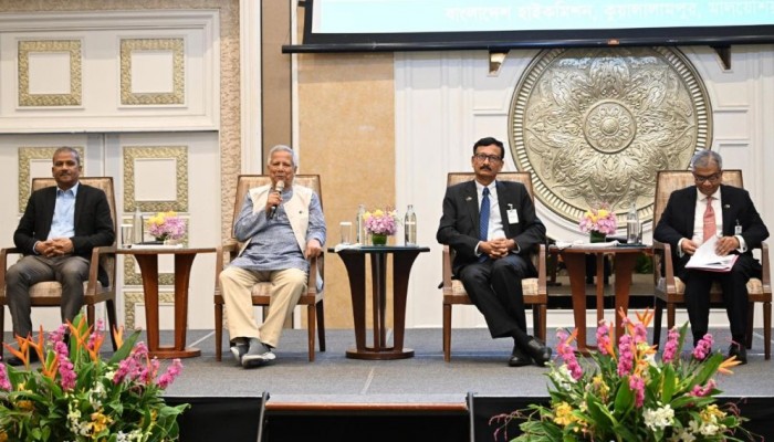 আগামী নির্বাচনে প্রবাসীদের ভোটাধিকার নিশ্চিতে কাজ করছে সরকার: প্রধান উপদেষ্টা