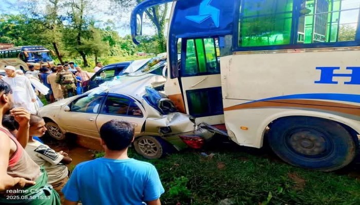 ঈদগাঁওয়ে বাস-নোহা-কার ত্রিমুখী সংঘর্ষে আহত-৫