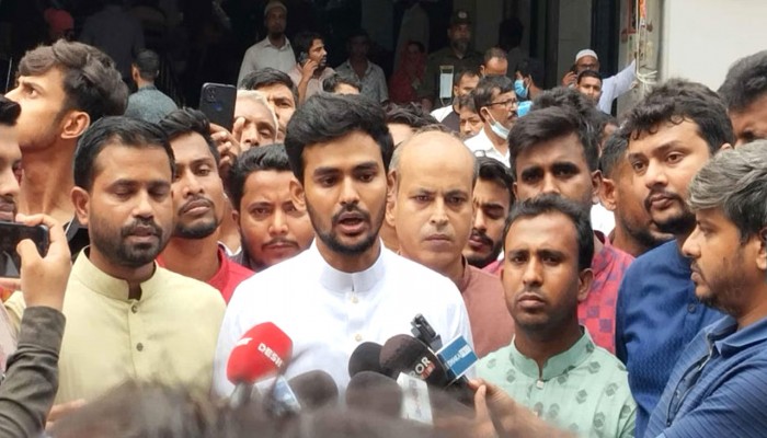নুরের ওপর হামলার দায় সরকারকে নিতে হবে: উপদেষ্টা আসিফ মাহমুদ