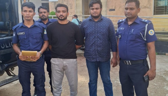 চাঁদাবাজির অভিযোগে জুলাই রেভল্যুশনারি অ্যালায়েন্সের ২ নেতা গ্রেপ্তার