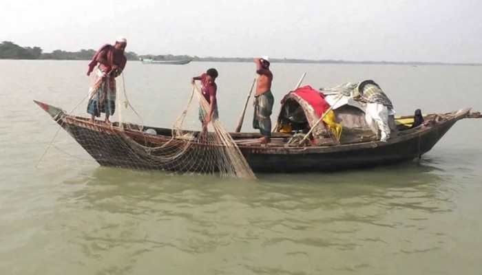 ৪ অক্টোবর থেকে ইলিশ ধরায় ২২ দিনের নিষেধাজ্ঞা