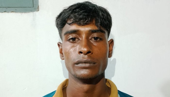 চাটমোহরে বিদেশি রিভলবারসহ যুবককে আটক করল র‍্যাব