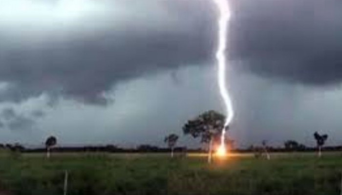 হোমনায় বজ্রাঘাতে বিশ্ববিদ্যালয় শিক্ষার্থীসহ তিনজনের মৃত্যু