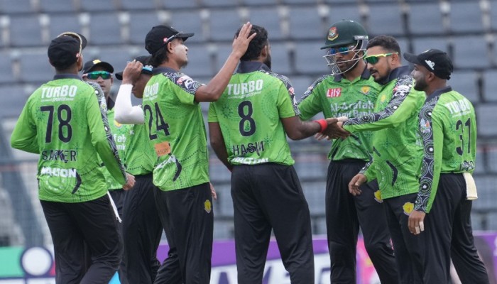শেষ ওভারের নাটকীয় জয়ে কোয়ালিফায়ারে রংপুর