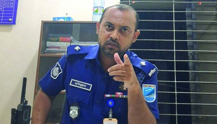 ‘পুলিশ এখন বানরের মতো, খাঁচায় বন্দি করে নাচাচ্ছে’ বললেন ওসি হাবিবুল্লাহ