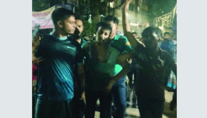 ফার্মগেট-রাজাবাজারে পৃথক ককটেল বিস্ফোরণ, ছাত্রলীগকর্মী আটক