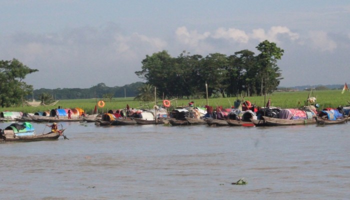 বরাদ্দকৃত ত্রাণ গুদামে, সংকটে বরিশালের মান্তা সম্প্রদায়