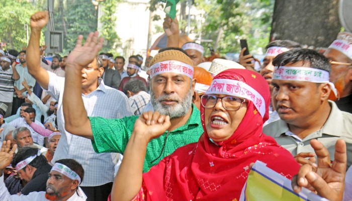 ‘লং মার্চ টু যমুনা’ স্থগিত, নতুন কর্মসূচি দিলেন শিক্ষকরা