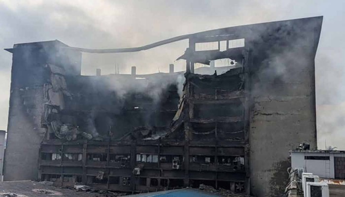 ১৭ ঘণ্টা পর চট্টগ্রামের কারখানার আগুন নিয়ন্ত্রণে