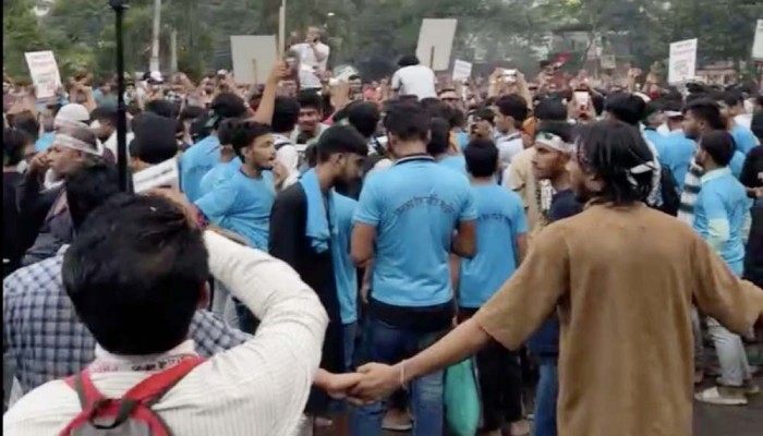 সংসদ ভবন এলাকার পাশে ‘নোয়াখালী বিভাগ চাই’ স্লোগান