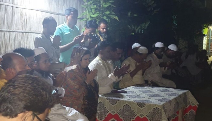 সালথায় সড়ক দুর্ঘটনায় নিহত শিক্ষকের বাড়িতে শামা ওবায়েদ, জানালেন সমবেদনা