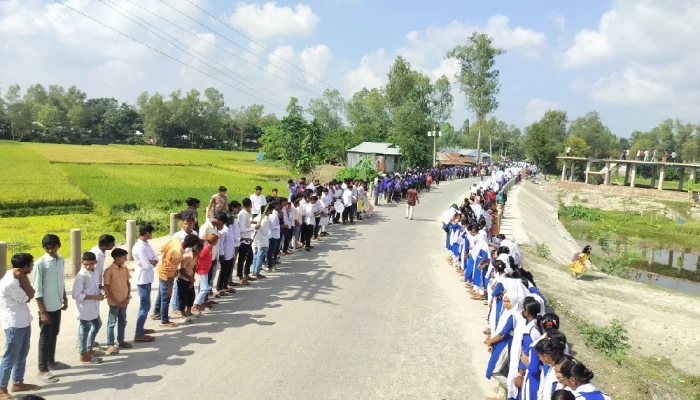 বিচ্ছিন্ন ছয় ইউনিয়ন নিয়ে ‘যমুনা উপজেলা’ বাস্তবায়নের দাবিতে মানববন্ধন