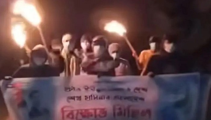 ঝিনাইদহে মধ্যরাতে নিষিদ্ধ ছাত্রলীগের মশাল মিছিল!