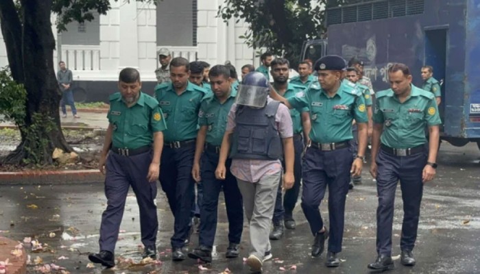 কড়া নিরাপত্তায় ট্রাইব্যুনালে আনা হল সাবেক আইজিপি মামুনকে