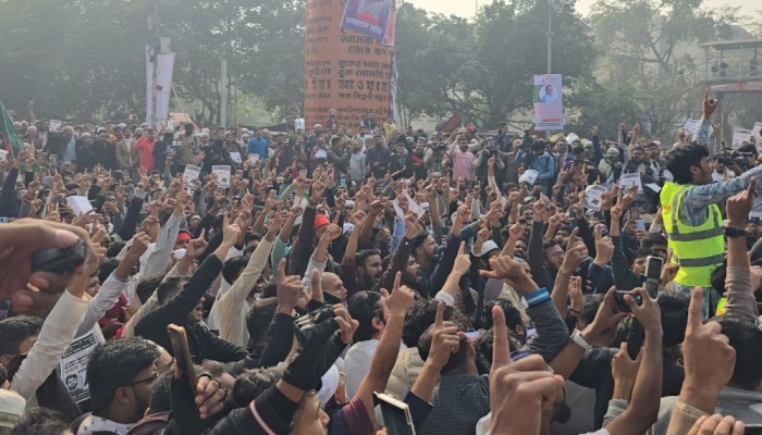 ওসমান হাদি হত্যার বিচারের দাবিতে শাহবাগ অবরোধ