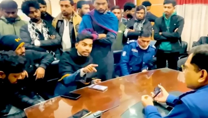 ওসিকে হুমকি দেওয়া বৈষম্যবিরোধী সেই নেতাকে শোকজ