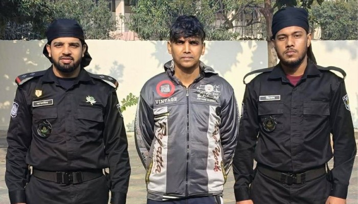 রাজধানীতে র‌্যাব-৪ এর অভিযানে আগ্নেয়াস্ত্র ও গোলাবারুদ উদ্ধার, গ্রেপ্তার ১