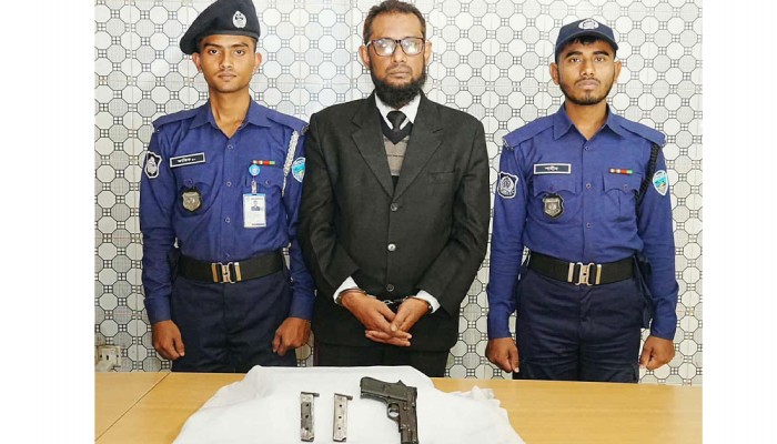 বিদেশি পিস্তল, ম্যাগাজিন, গুলিসহ কুমিল্লায় আইনজীবী গ্রেপ্তার