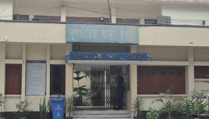 ধানক্ষেতে পড়েছিল ভ্যানচালকের মরদেহ, ভ্যান উধাও